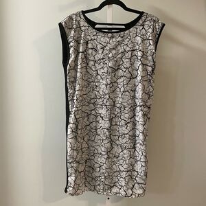 Kim & Cami Black and White Crackle Print Mini Dress